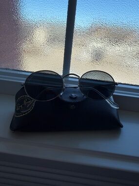 Ray-Ban Round Metal Sunglasses with Black Lenses and Silver Frame new